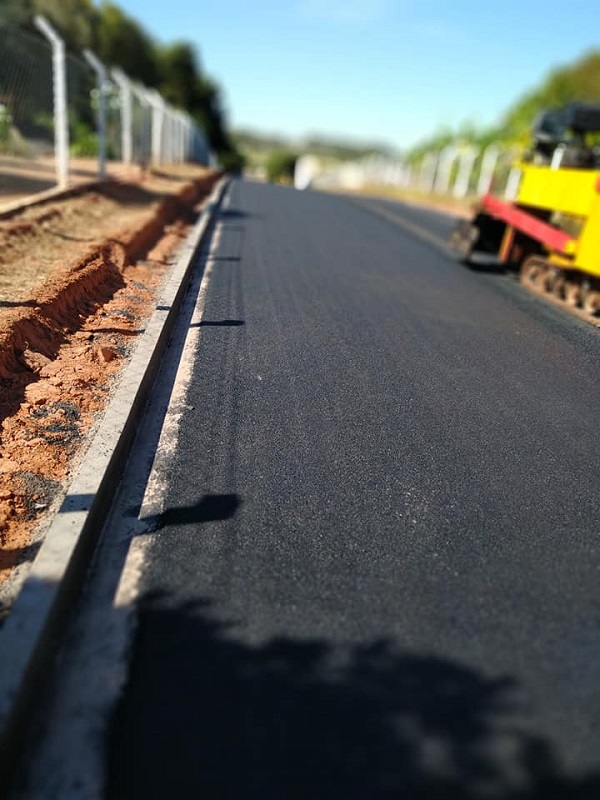 MUNICIPIO REALIZA OBRA DE PAVIMENTAÇÃO ASFÁLTICA